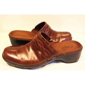 clarks leather slip on clogs
